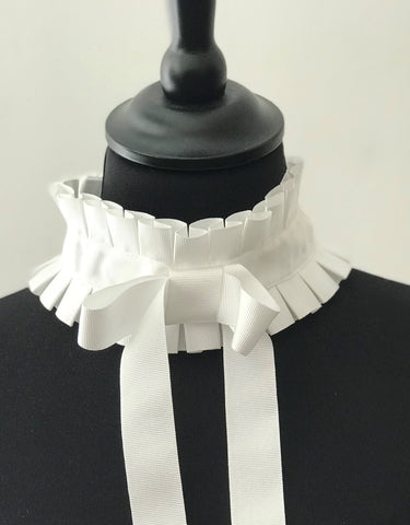Petra plissé knot collar